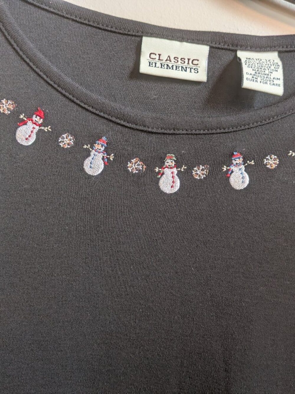 classic elements size M snowmen applique at neckline black long sleeve shirt#517